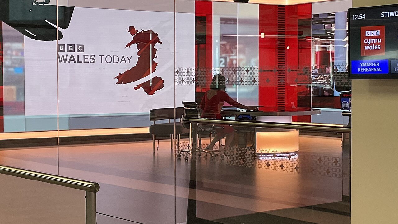 Nachrichtenquellen im TV vergleichen: worauf Zuschauer achten sollten